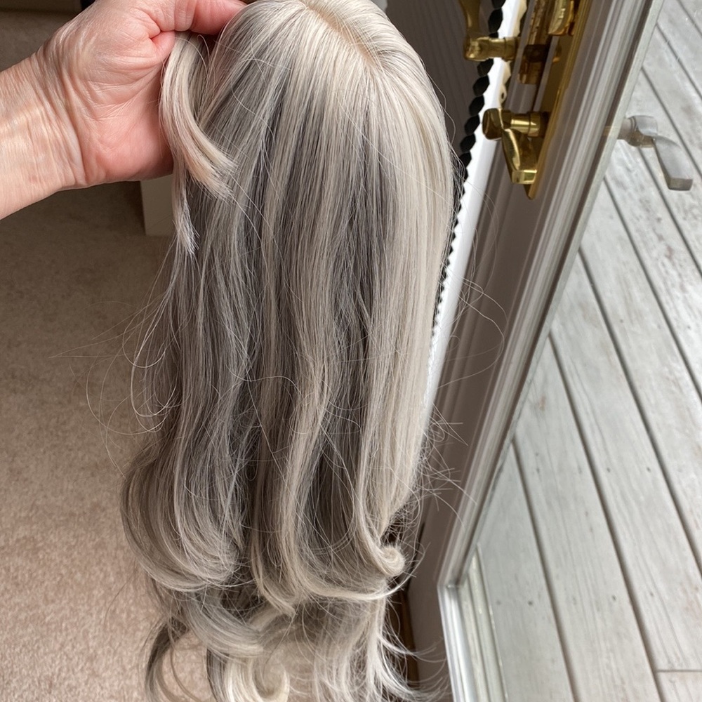 Beautiful Ash Blonde Wig - Picture 6 of 13